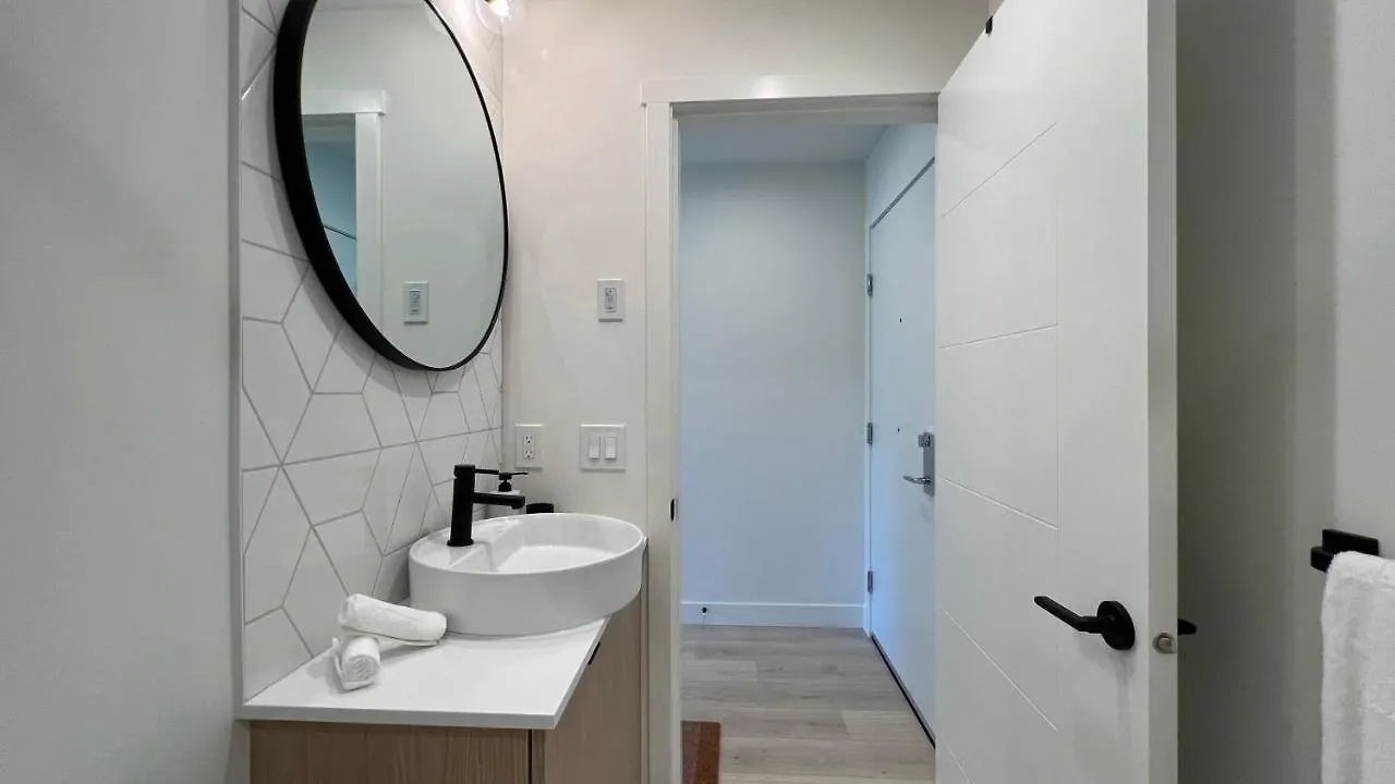 Hillside Oasis By Iris Properties! Victoria Canada