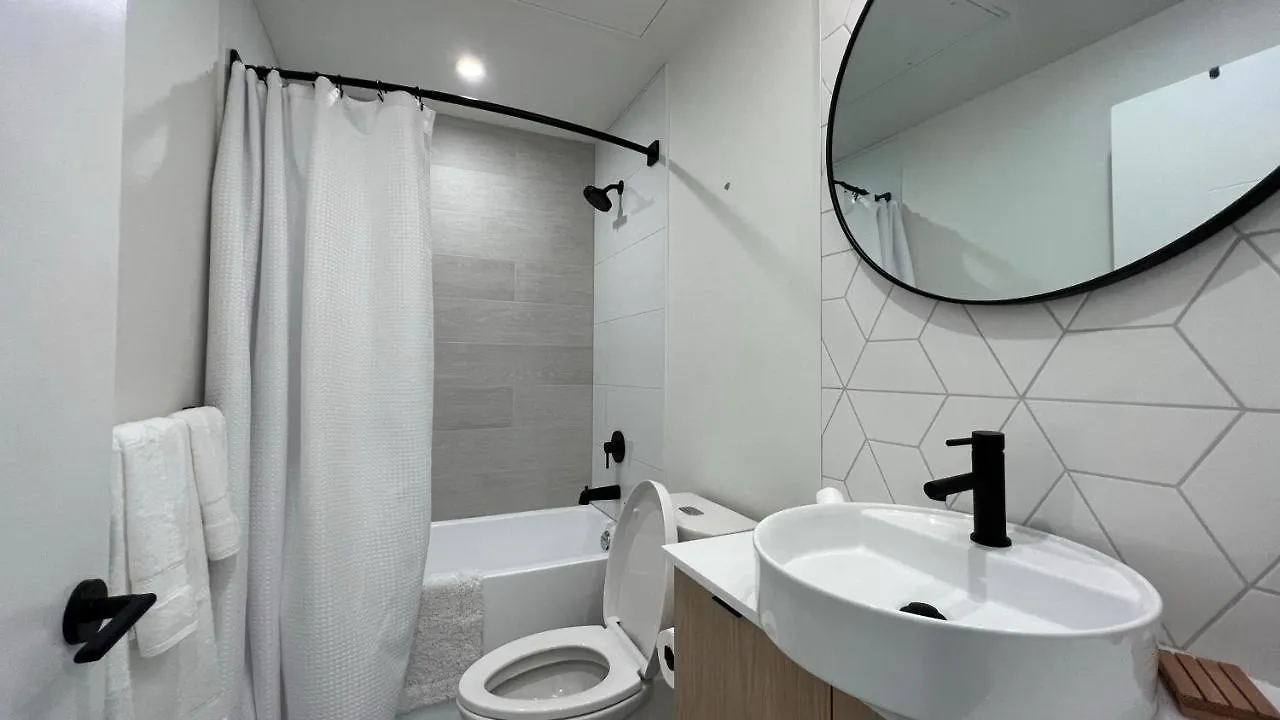 ויקטוריה Hillside Oasis By Iris Properties! 0*,  קנדה